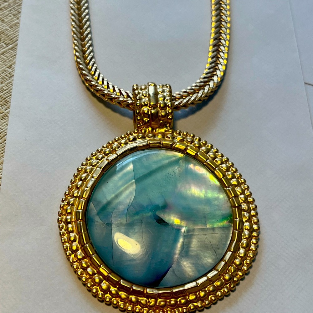 Southern Living multi blue ombre round short pendant necklace,gold tone chain.